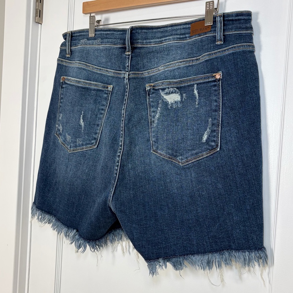 Judy blue distressed denim Shorts - Picture 5 of 16